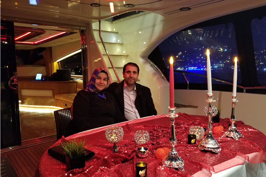 Teknede iki kişilik yıldönümü kutlaması