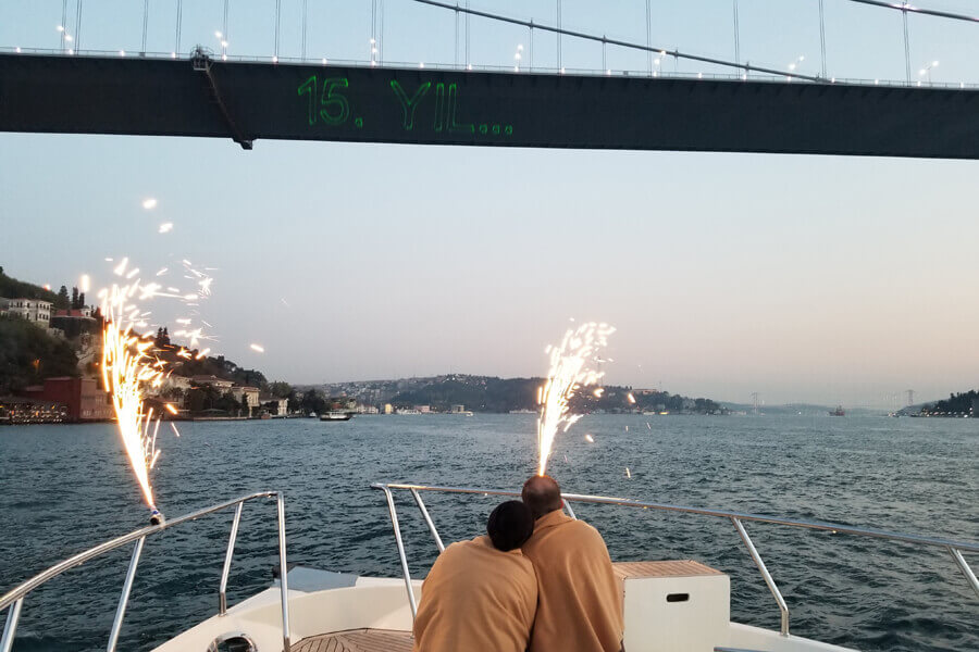 Teknede Evlilik Yıl Dönümü Süprizi